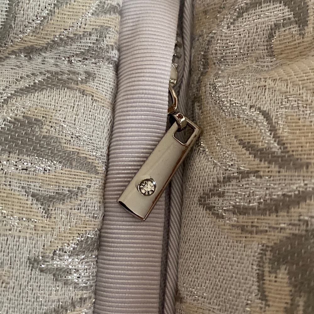 White House Black Market Puffer Vest Large EUC - Picture 7 of 12